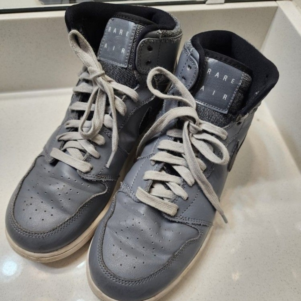 Nike Men's Dark Gray High-Top Sneakers